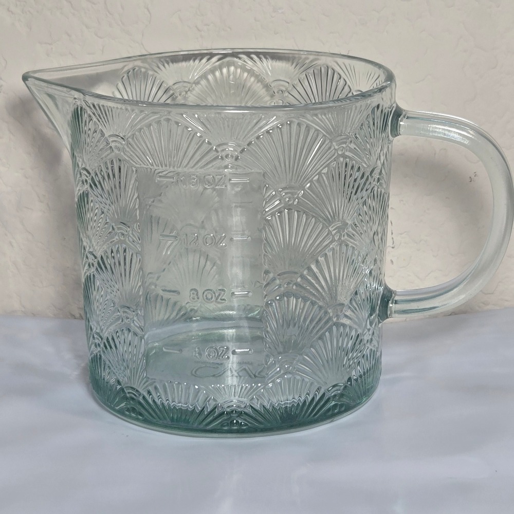 Cook With Color Glass Measuring Cup 2 Cup 16 oz Embossed Fan Shell Pattern Green